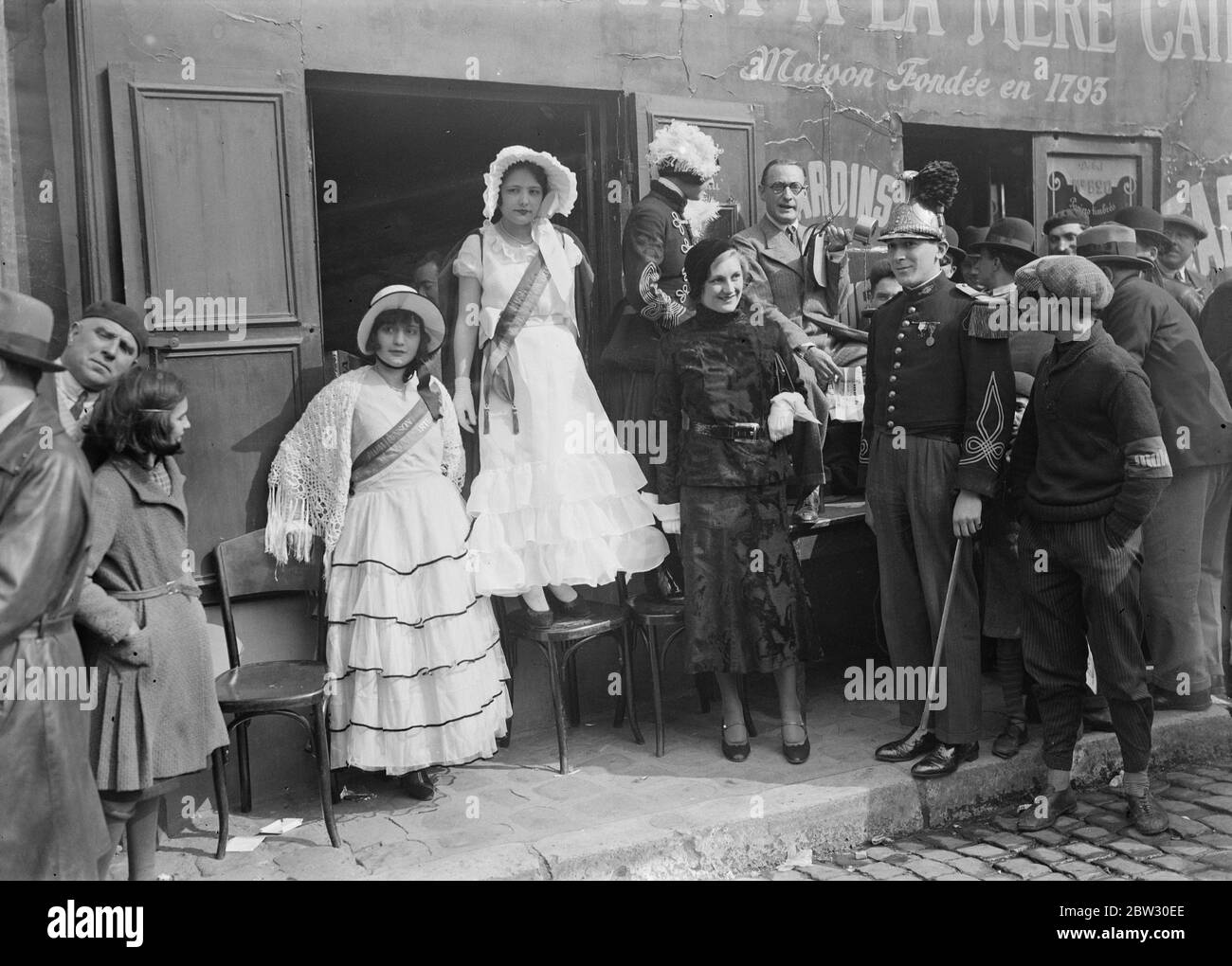Crinoline fashions at Montmartre bicycle race . Crinoline fashions worn by sightseers at the Paris Newspaper boys bicycle race round Paris . 20 March 1932 Stock Photo
