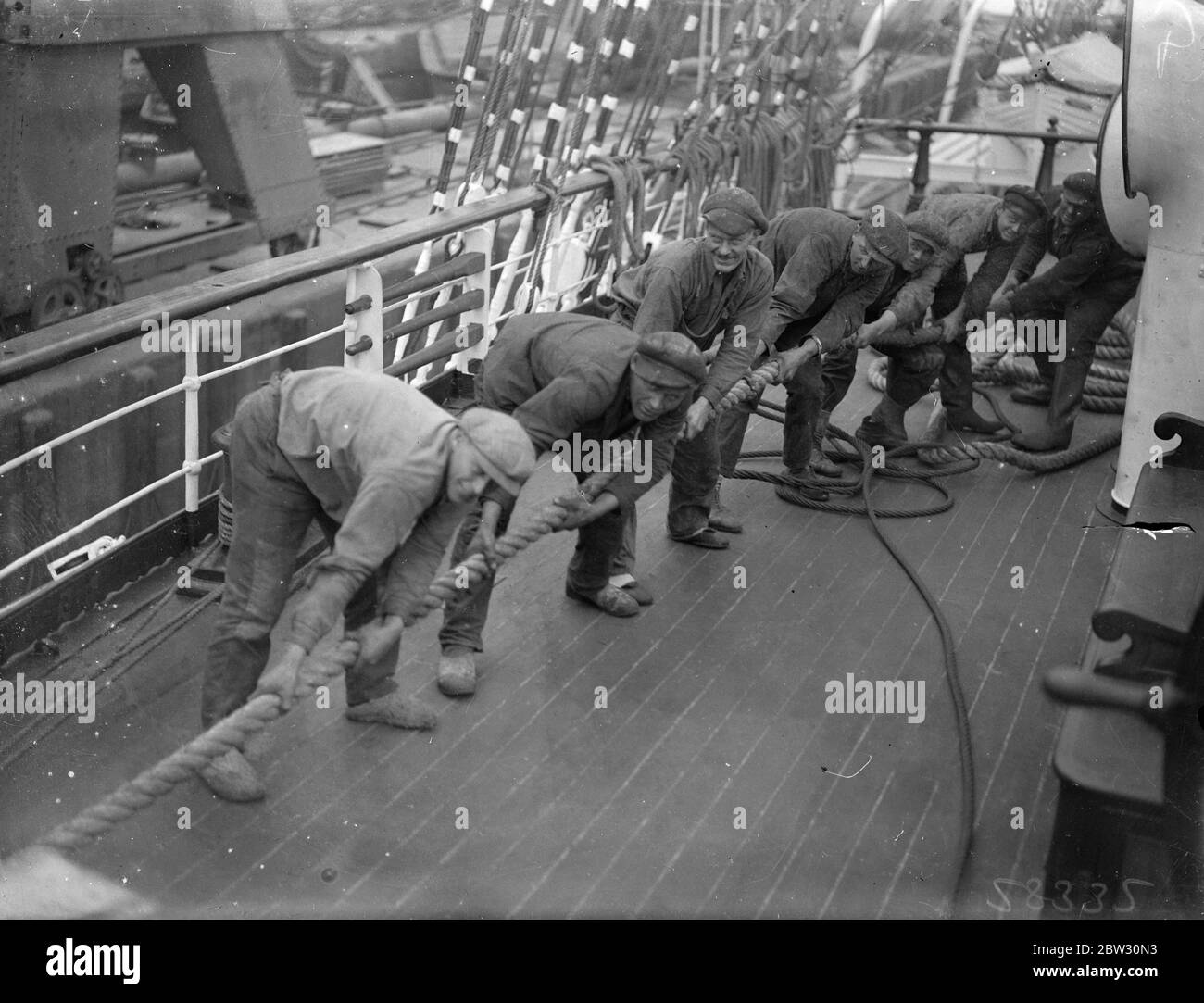 Last grain windjammer arrives in London . The last arrival of the