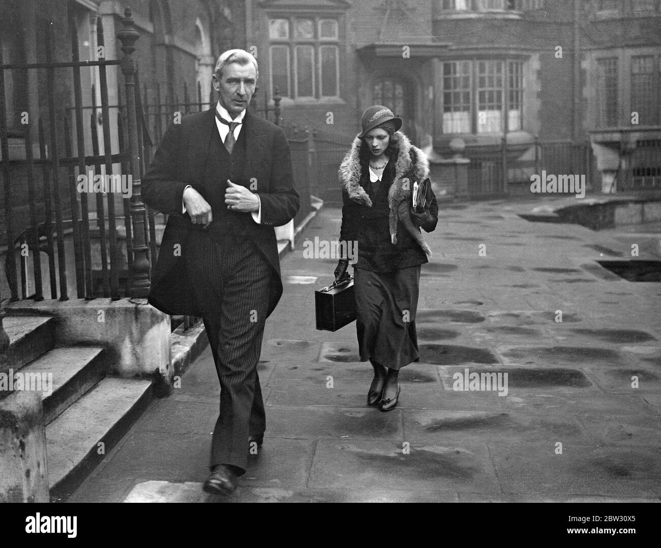Miss Barbara Harris arrives to continue evidence against Rector of Stiffkey . 30 March 1932 Stock Photo