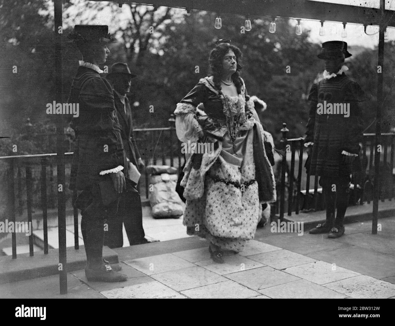 Society rehearse for entertainment in the gardens of No 10 Downing Street . Many society people took part in a dress rehearsal of an evening entertainment held in the grounds of No 10 Downing street in aid of the Distressed areas in the north . 1 group of characters in the reign of Queen Anne , photographed in the gardens of No 10 . 13 July 1932 Stock Photo