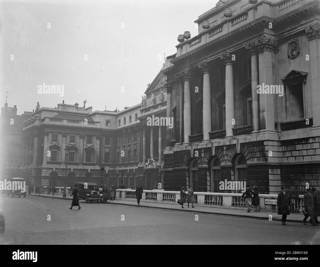 Plot to hold up Somerset house . A plot has been revealed , of plans to rob Somerset house officials in officials in the Strand of £ 80 , 000 have been revealed , and were disclosed when Scotland Yard detectives overheard the conspirators at the bud . A view of the exterior of Somerset House , where the attack was planned . 25 April 1932 Stock Photo