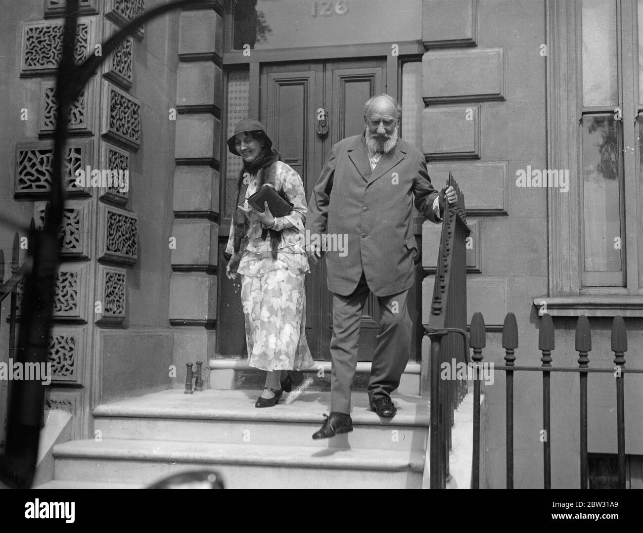 1930s studio wedding portrait Black and White Stock Photos & Images - Alamy