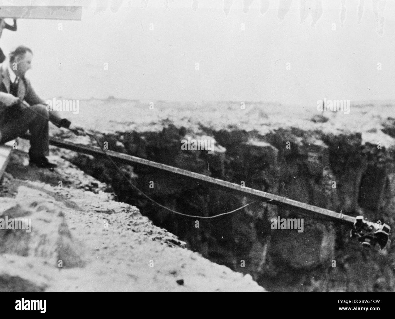 Voice of volcano broadcast for the first time . 23 January 1932 Stock Photo