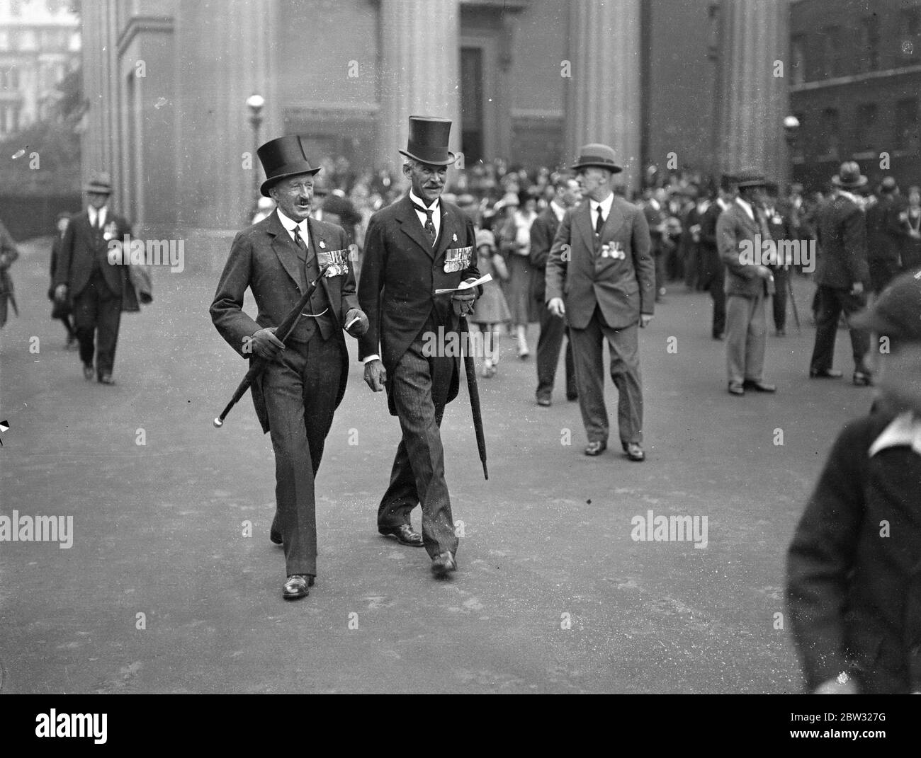 Old Coldsteamers Association memorial service and parade on Horse Guards . Members of the Old Coldstreamers Association attended a memorial service , and parade on Horse Guards Parade , London , where a wreath was placed on the Guards Division Memorial . Major General Sir Cecil Pereira ( right ) and Col Campbell VC on the parade ground . 18 September 1932 Stock Photo
