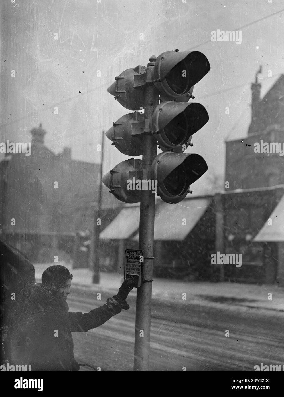 Press the button at a set of traffic lights in Croydon . 11 February 1932 Stock Photo