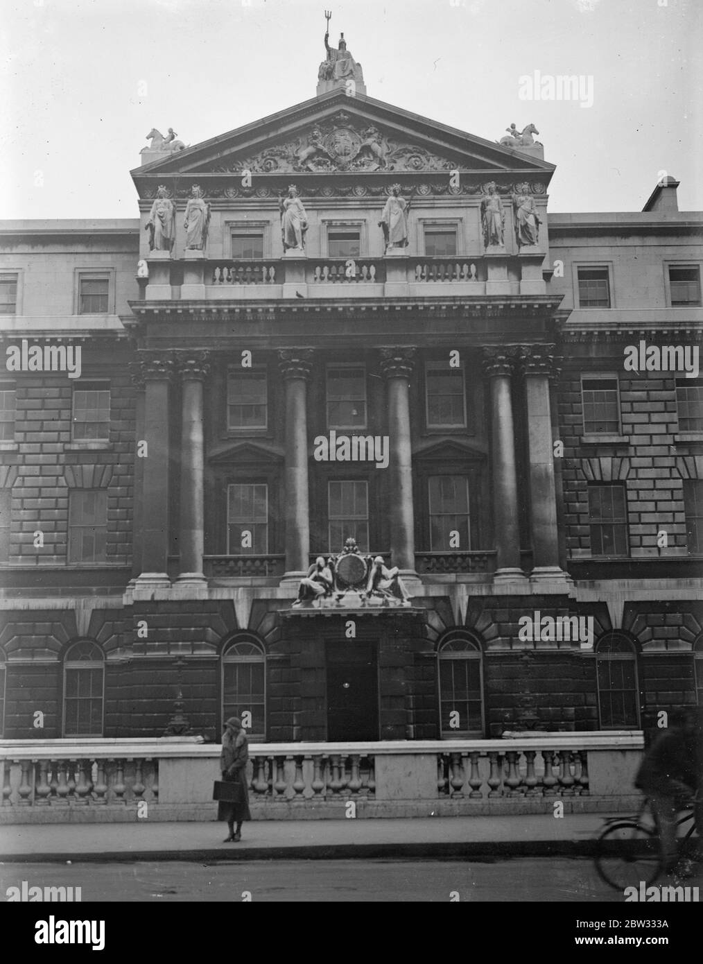 Plot to hold up Somerset house . A plot has been revealed , of plans to rob Somerset house officials in officials in the Strand of £ 80 , 000 have been revealed , and were disclosed when Scotland Yard detectives overheard the conspirators at the bud . A view of the exterior of Somerset House , where the attack was planned . 25 April 1932 Stock Photo
