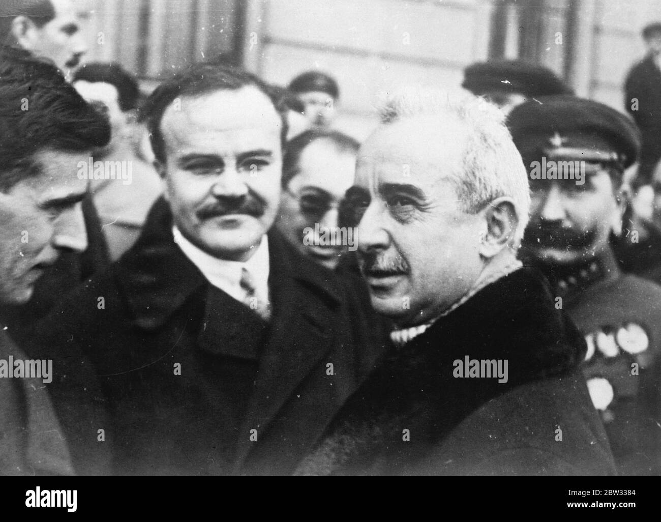 Ismet Pasha ( Turkish Premier ) talking to Mr Molotov . 3 May 1932 Stock Photo