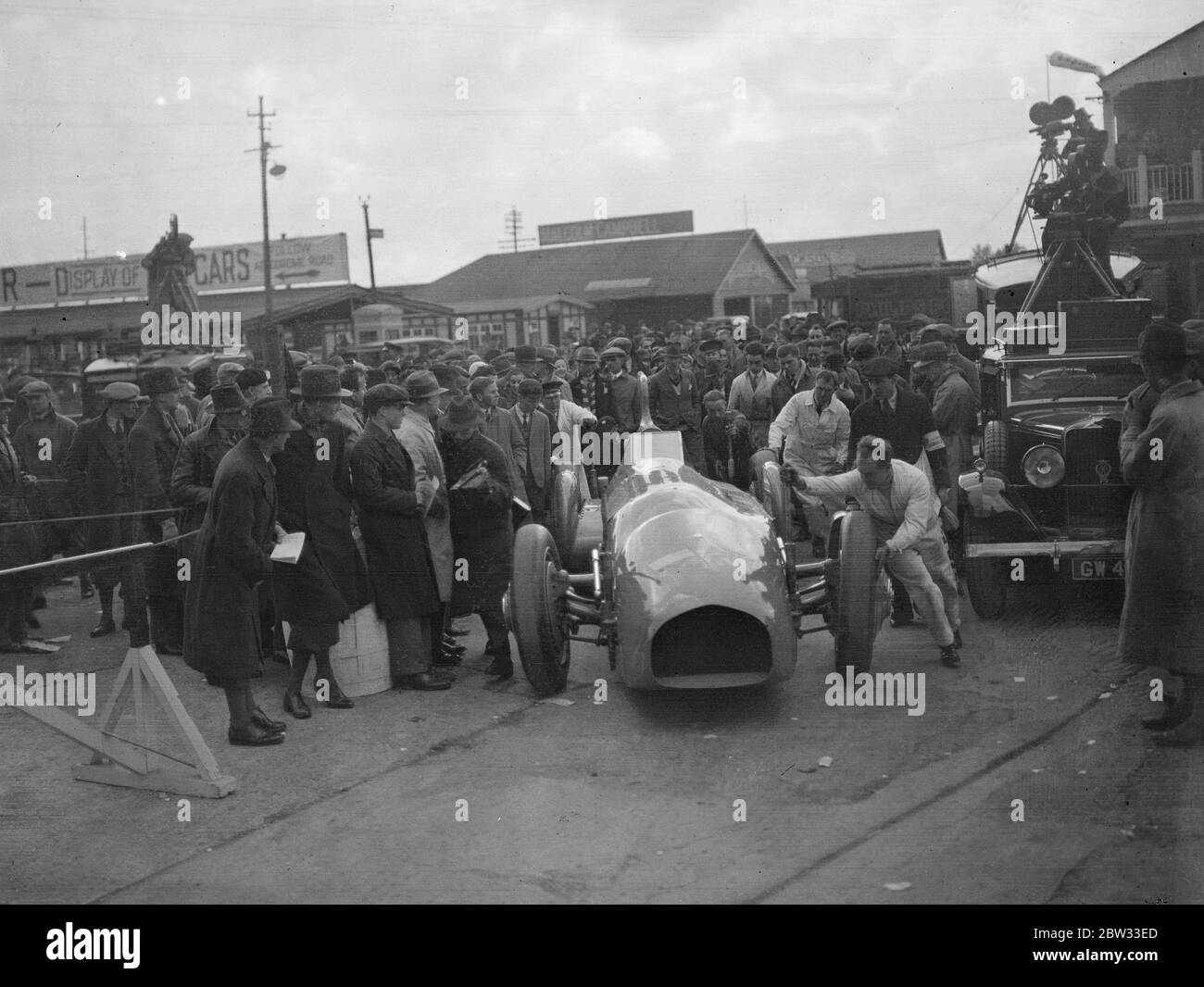 The Bluebird car being rolled out on Easter Monday at Brooklands track . . 28 March 1932 Stock Photo