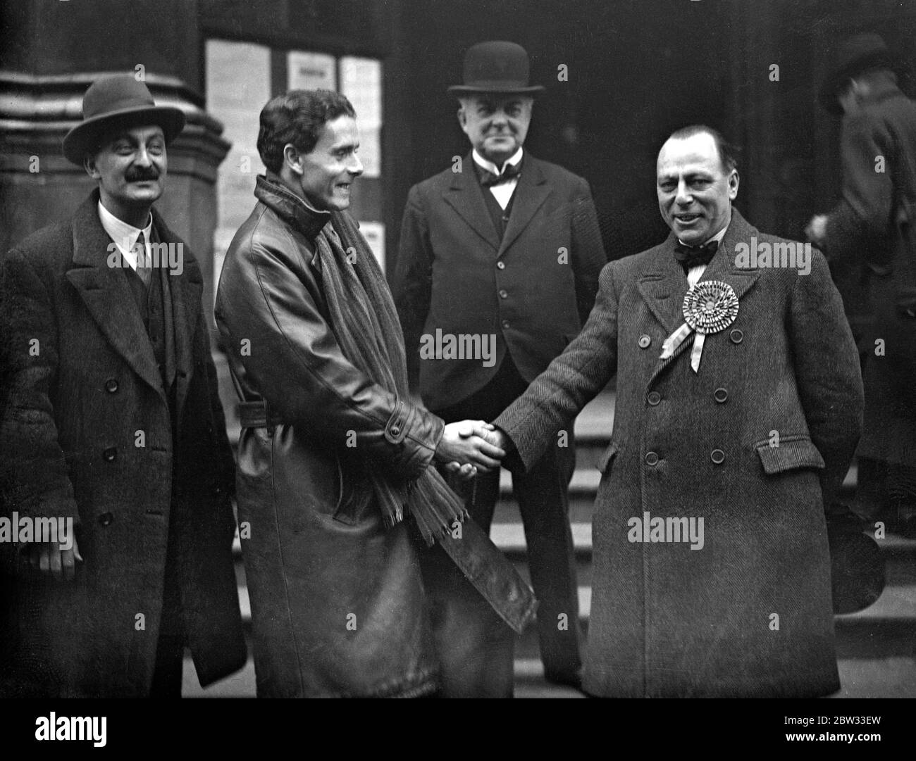 Candidates nominated at South Croydon by election . Candidates for the South Croydon by election handed in their nomination papers at the Croydon Town Hall . Mr Rudolph Messel ( left ) Labour shaking hands with Mr H G Williams ( Conservative ) after handing in their nomination papers . 29 January 1939 Stock Photo