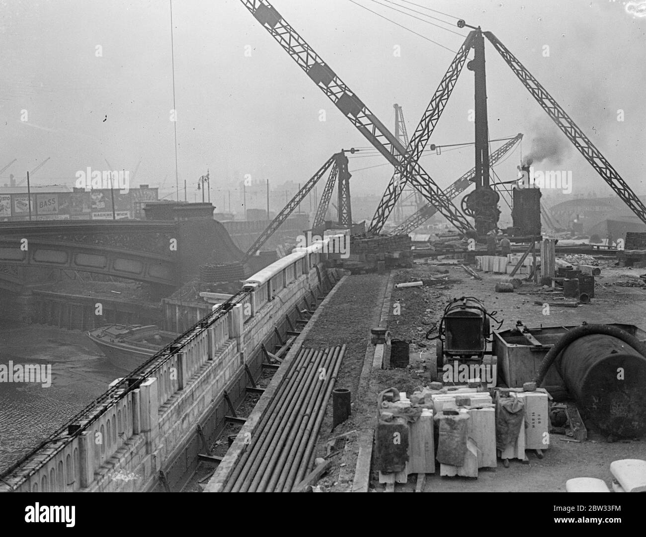 Rebuilding the iron bridge at Canning Town . The old iron bridge has
