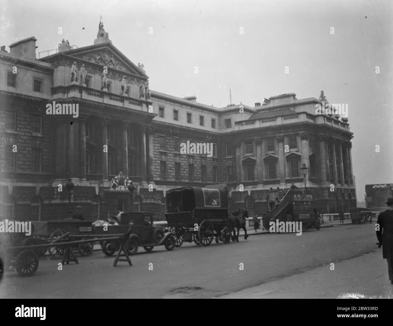 Plot to hold up Somerset house . A plot has been revealed , of plans to rob Somerset house officials in officials in the Strand of £ 80 , 000 have been revealed , and were disclosed when Scotland Yard detectives overheard the conspirators at the bud . A view of the exterior of Somerset House , where the attack was planned . 25 April 1932 Stock Photo