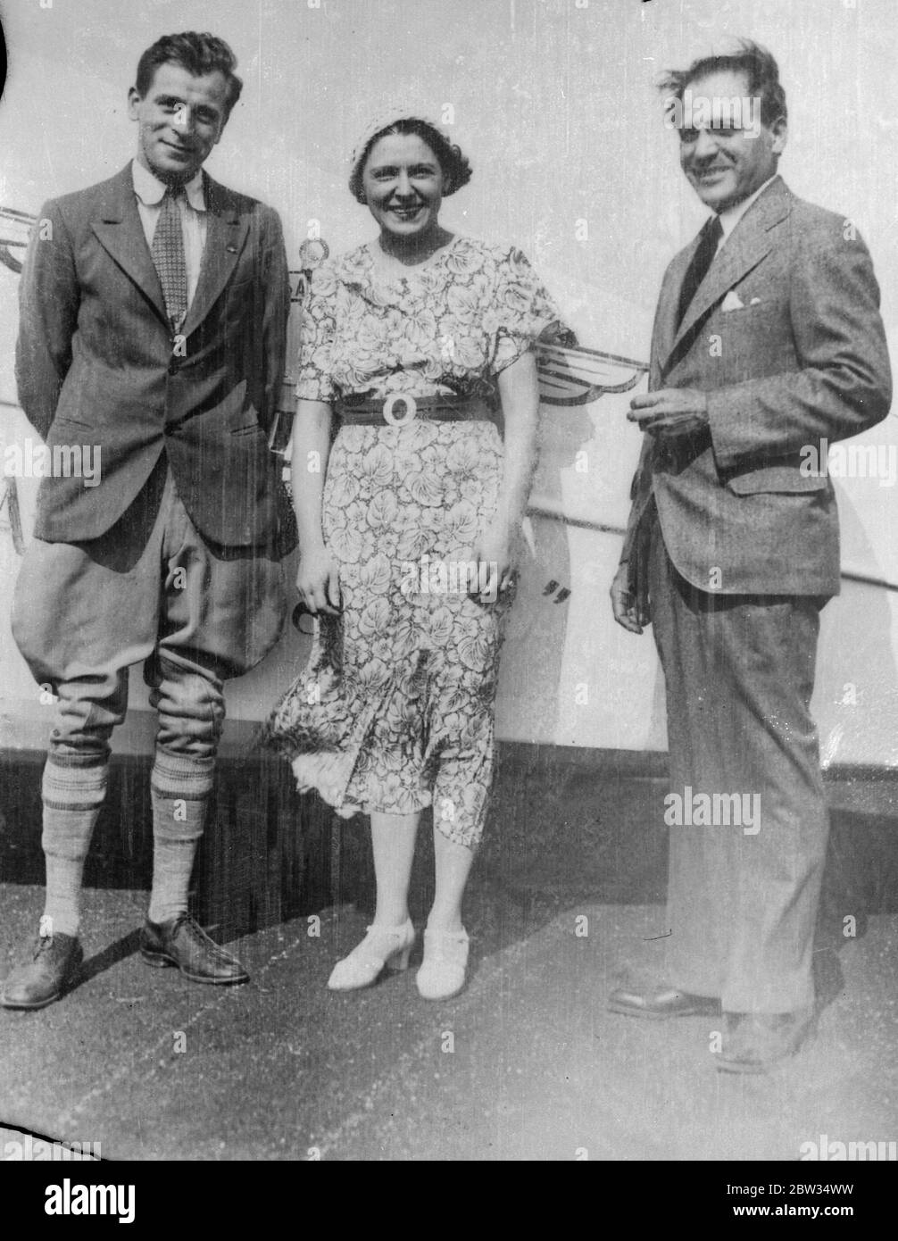 Doctor nurse 1930s hi-res stock photography and images - Alamy