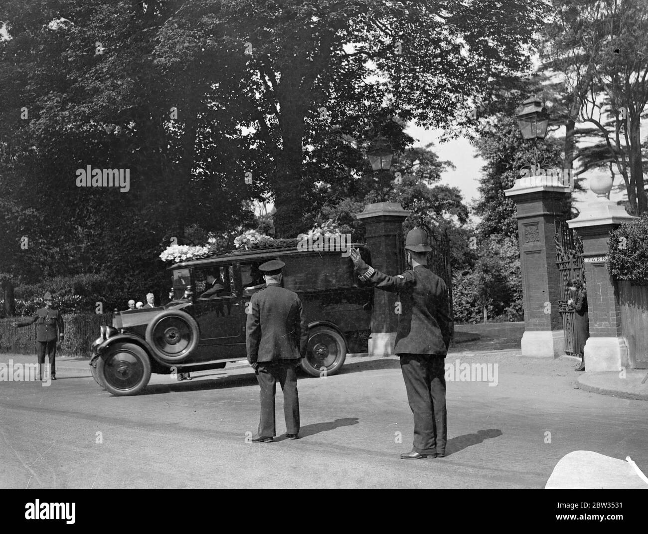 Body of King Manuel of Portugal removed from Twickenham home to Weybridge . The body of ex King