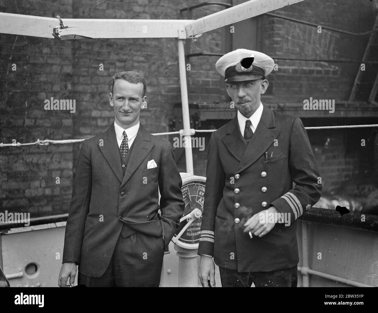 Ship captain uniform hi-res stock photography and images - Alamy