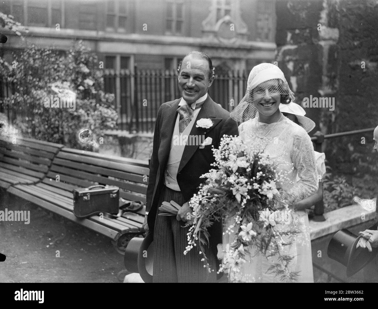 Major Percy Beale Lewis and his bride Miss Mary E R P Dumas . 14 June 1933 Stock Photo