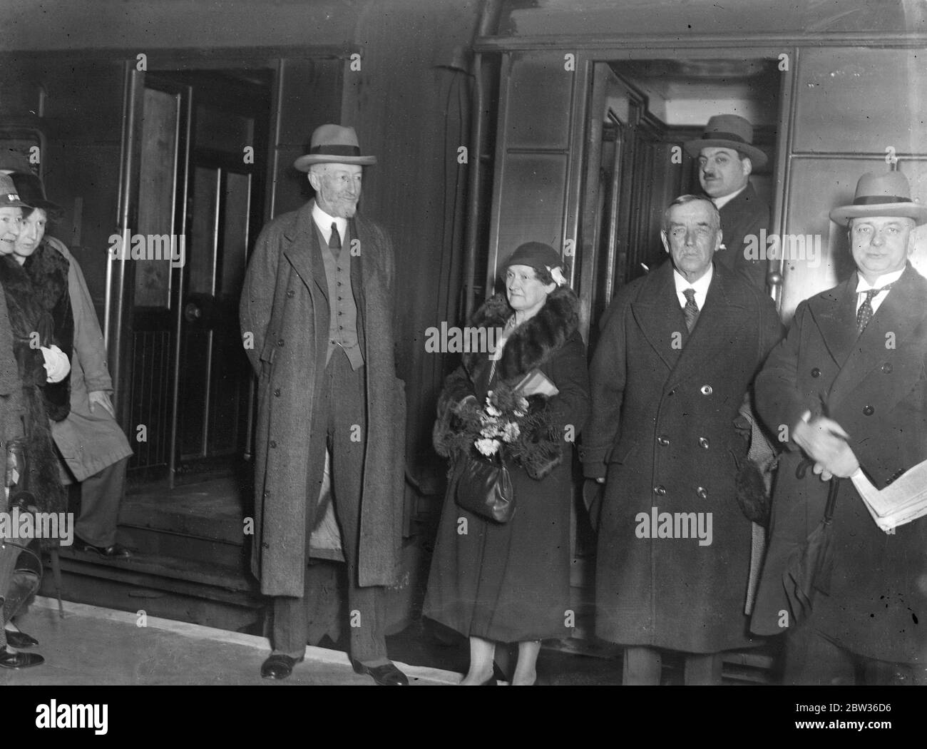 Mr Arthur Henderson off to Geneva . Lord Noel Buxton leaves for Abyssinia . Mr Arthur Henderson left by the Golden Arrow for Geneva where he will act as delegate to the Disarmament Conference . Lord Noel Buxton left on the same train for Abyssinia . Photo shows , Mr and Mrs Arthur Henderson with Lord Noel Buxton before departure from Victoria . 28 January 1932 Stock Photo