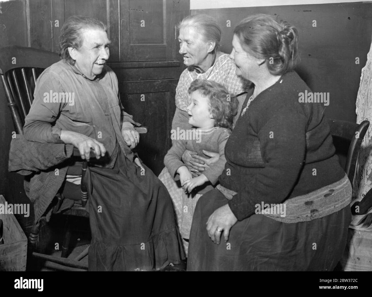 Women who called a prince a  darling  . When the Prince of Wales visited the St Marylebone housing estate at Church Street , Edgware Road , Mrs Miles , an elderly women resident invited hm to see her room . ' Come along darling ' she said . The Prince laughed at the endearment and declared it a ' great compliment ' . Photo shows ; Mrs ( Granny ) Miles chatting with neighbours . 8 December 1933 Stock Photo
