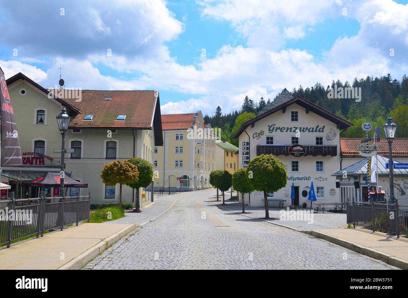 Bayerisch Eisenstein, Zelezna Ruda, Alzbetin, Grenzort zu Tschechien: Ortsmitte, Dorfplatz Stock Photo