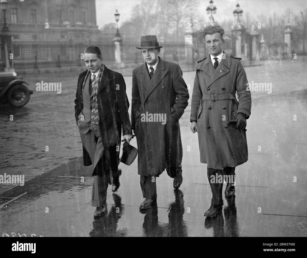 Leader of German Nazi youth in London . Alliance with British youth movement . Herr Nabersberg , an official of the Nazi youth movement , is visiting London . He desires to establish some kind of permanent relations between the youth movements of Britain and Germany , and has arranged to see a leading official of the Boy Scout movement . Herr Nabersberg ( with scarf and without hat ) walking with friends near Buckingham Palace . 15 January 1934 Stock Photo