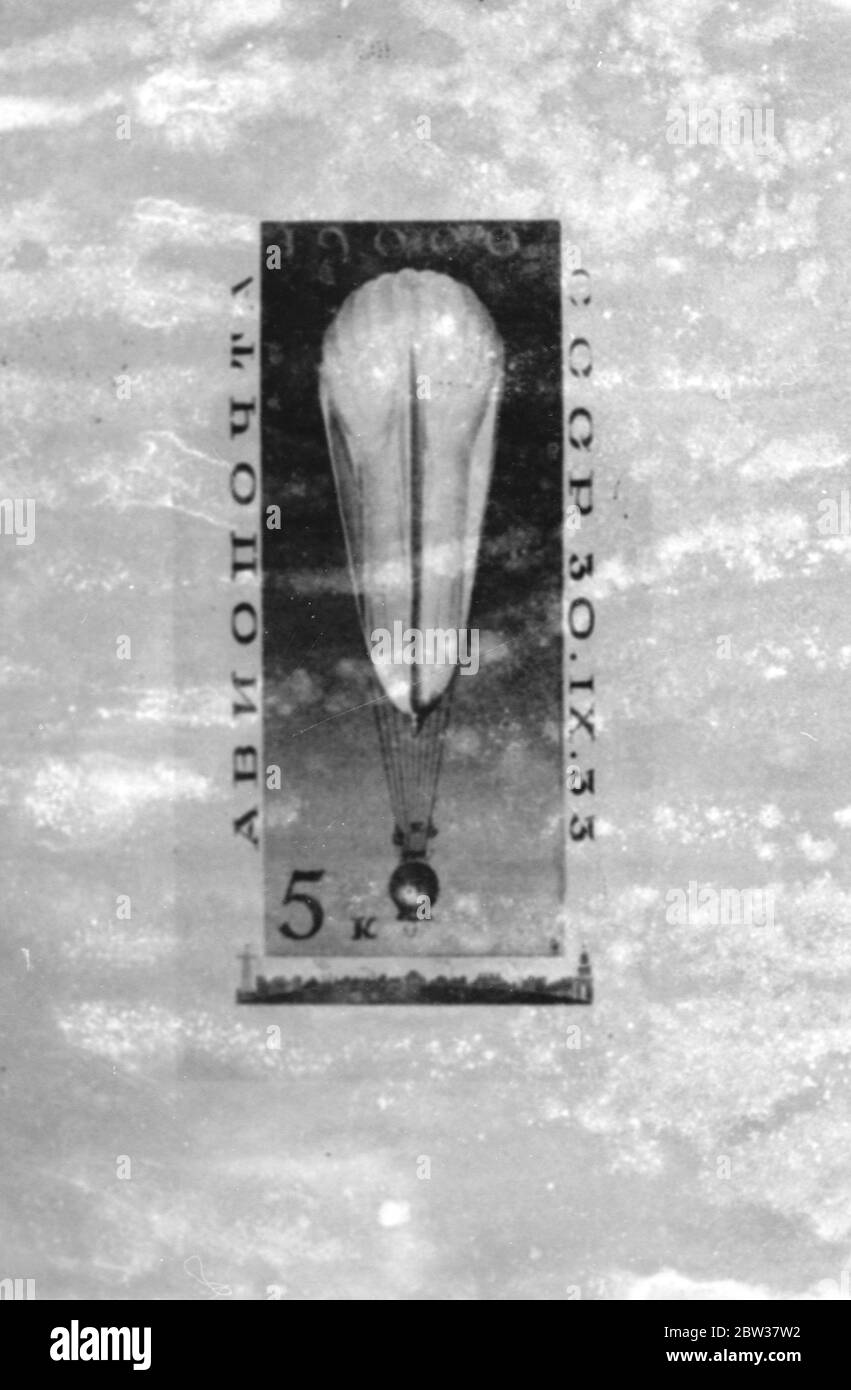 Soviets issues air mail stamp to honour record breaking stratosphere balloonists . 1 December 1933 Stock Photo