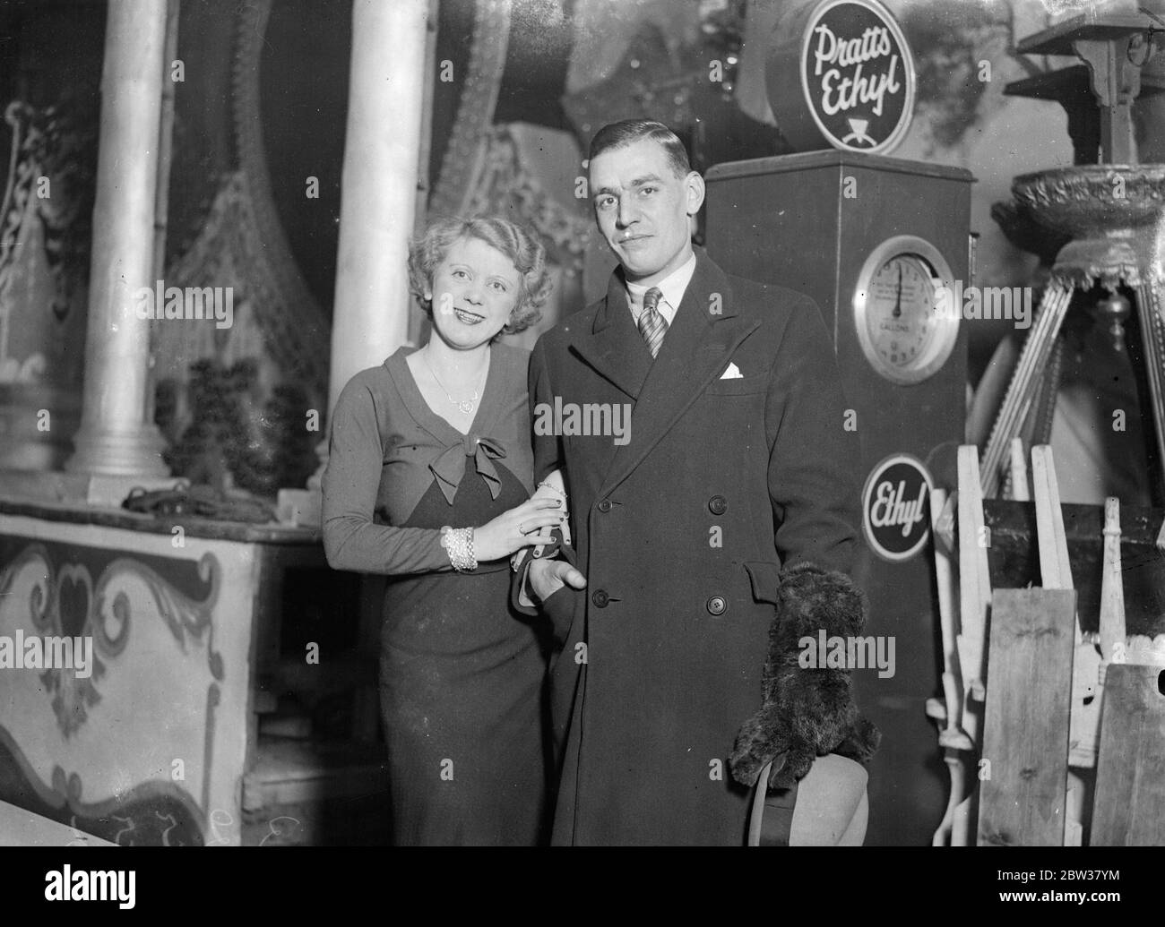 Principal girl in Lyceum pantomine to marry . Miss Eve Benson , who is ...