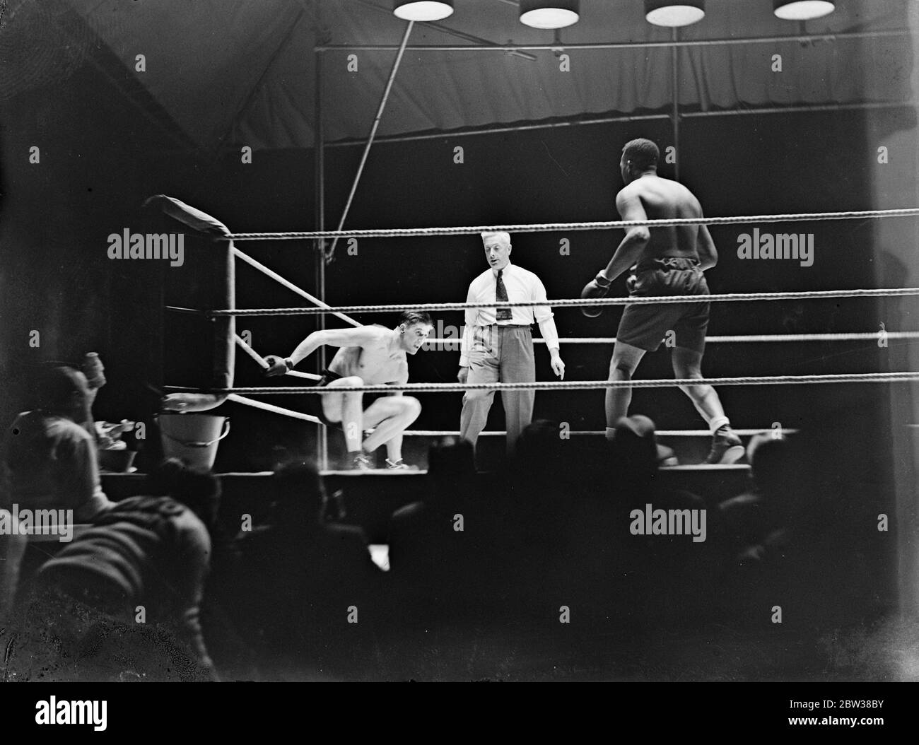 Boxing ring bell hires stock photography and images Alamy