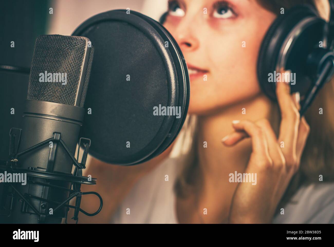 studio hi-res stock photography and images - Alamy