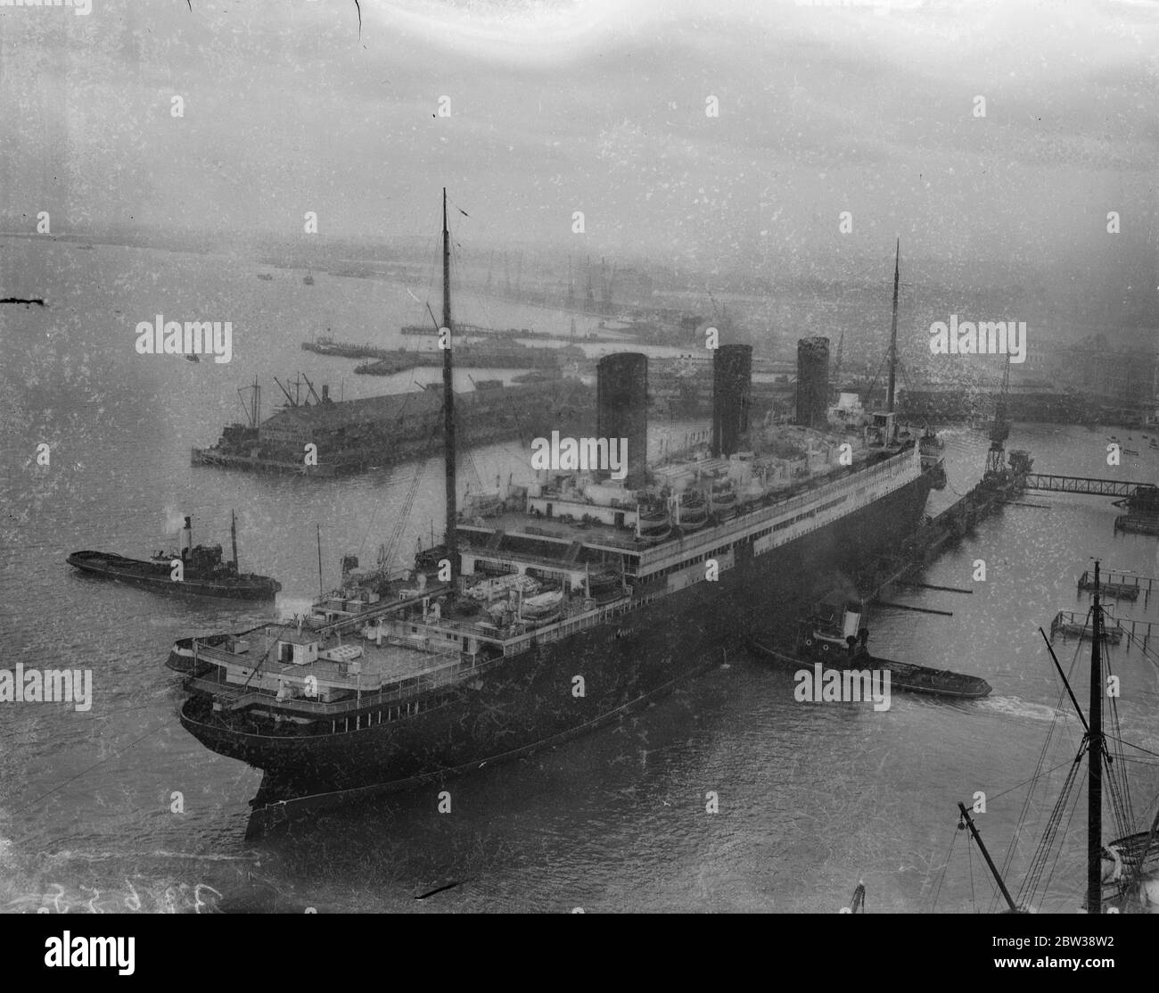 Berengaria  goes into floating dry dock for overhaul at Southampton . The cunard liner  Berengaria  was taken into the floating dry dock at Southampton for overhaul . Photo shows ; the  Berengaria  entering the floating dock at Southampton . 5 January 1934 30s, 30's, 1930s, 1930's, thirties, nineteen thirties Stock Photo