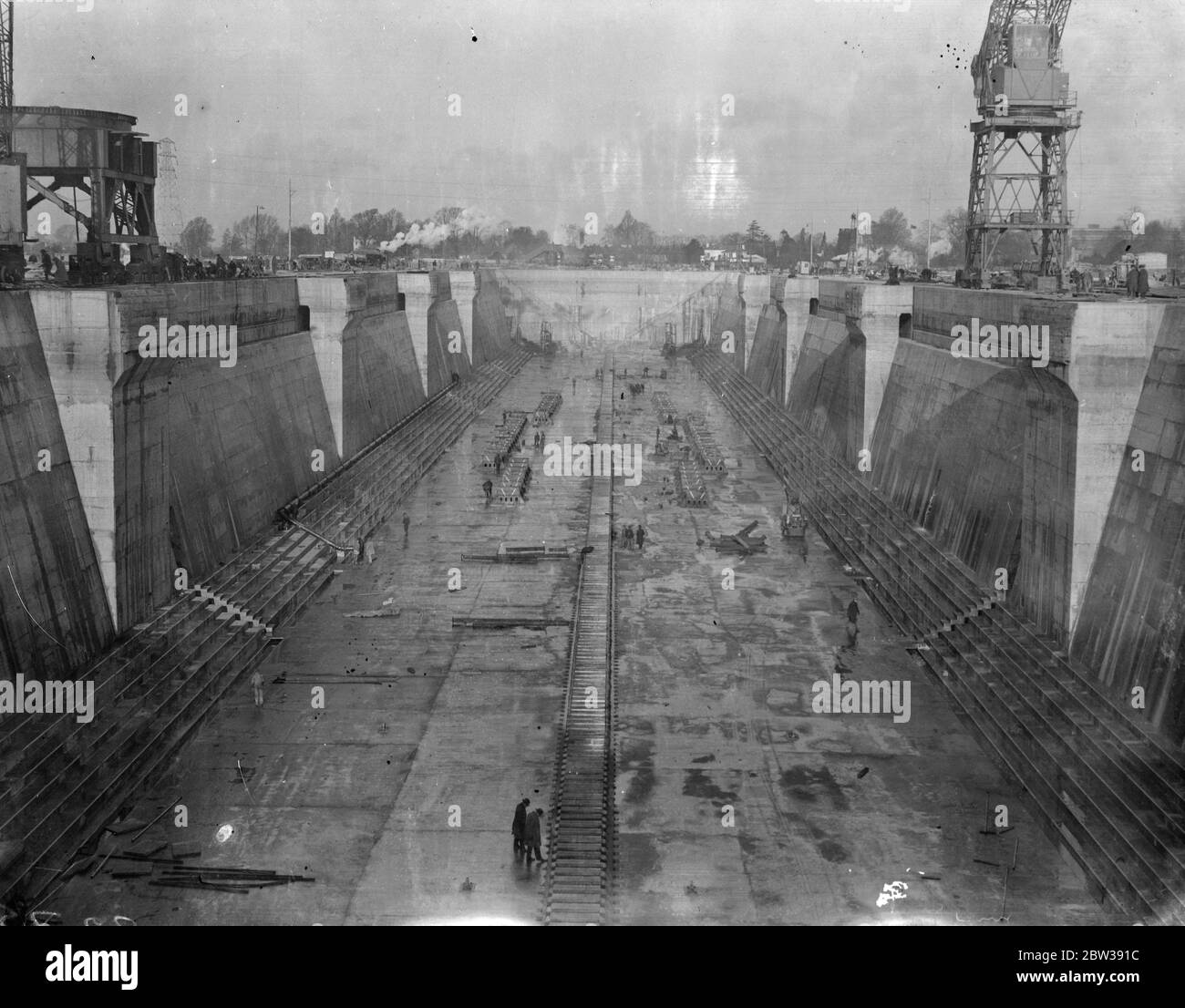 Largest dry dock Black and White Stock Photos & Images Alamy