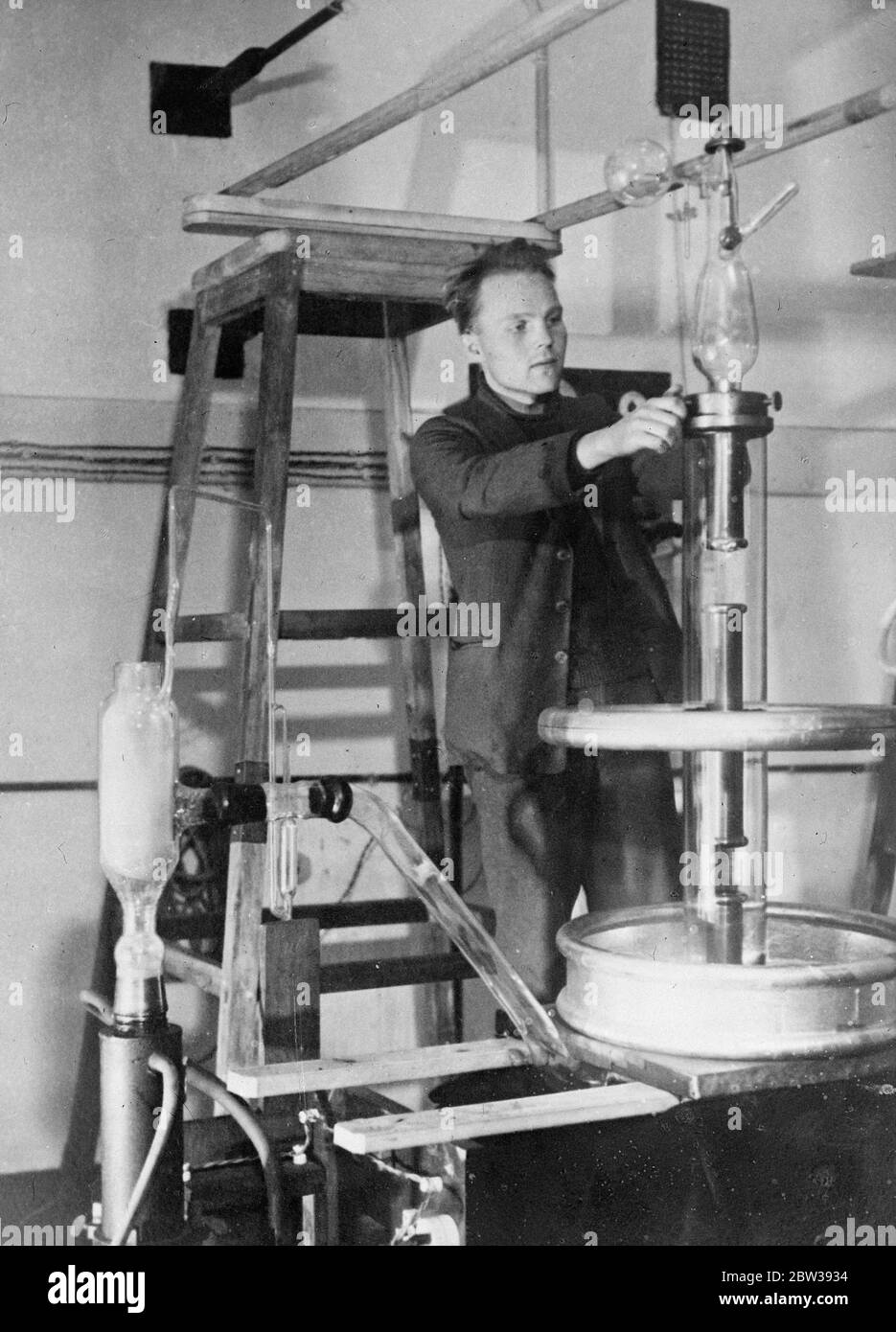 Russia splits the atom . M Latishev , the chief of the ' Physical Technical Institute ' in Khakov , USSR , has constructed an apparatus by means of which he has split an atom . Photo shows , M Latishev and his apparatus . 5 April 1934 30s, 30's, 1930s, 1930's, thirties, nineteen thirties Stock Photo
