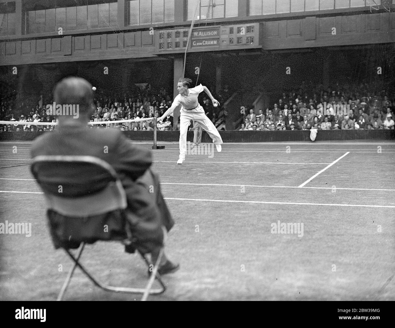 Von Cramm in play against Allison at Wimbledon . 22 July 1935 Stock Photo