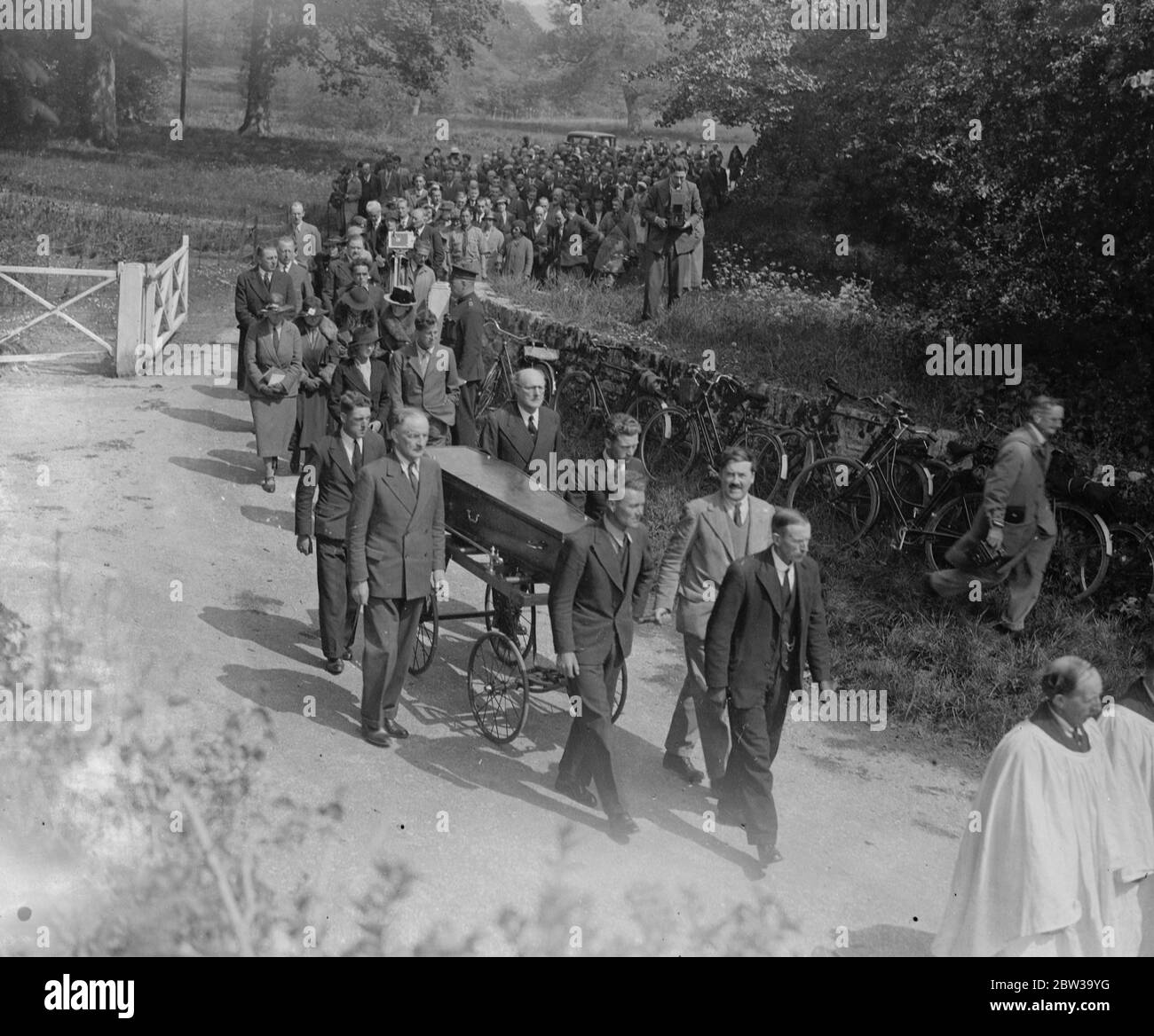 Funeral of  Lawrence of Arabia  at Moreton village church . Old comrades at simple ceremony . The funeral procession . 21 March 1935 Stock Photo