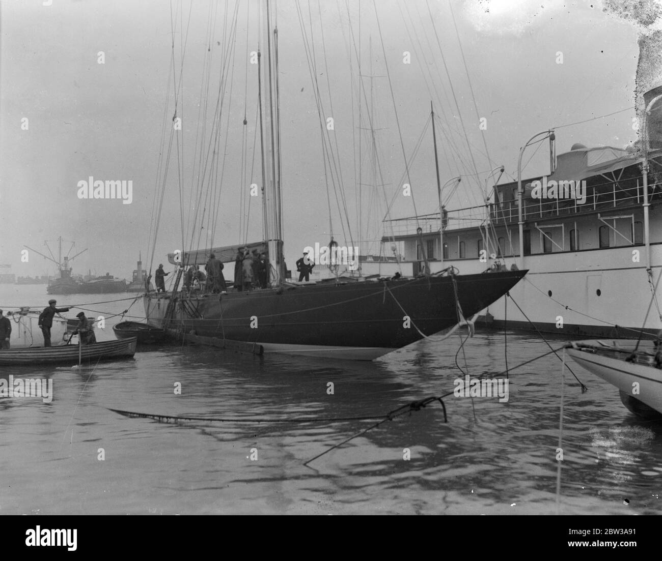 Preparing America 's cup challenger for first trial at Gosport . Mr T O