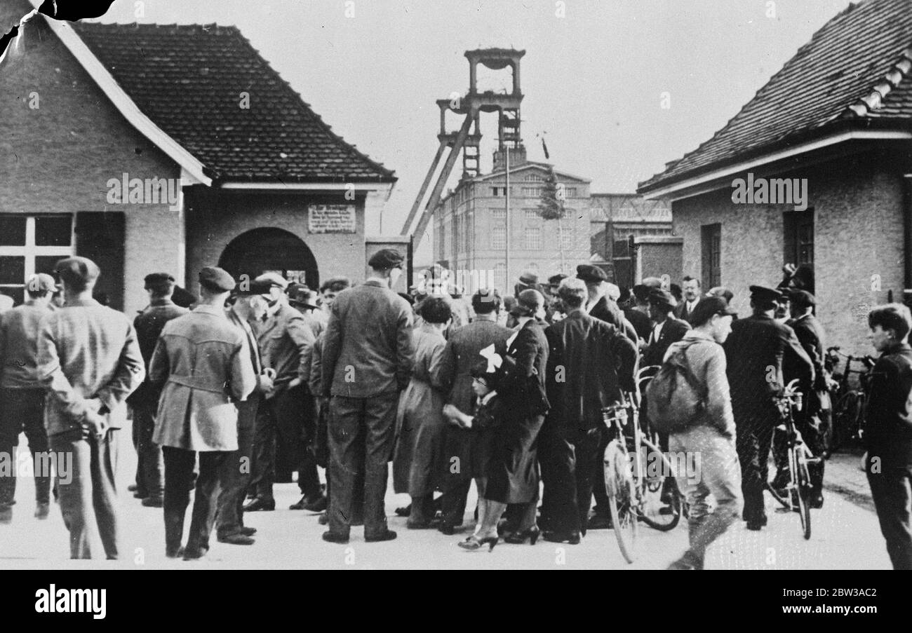86 miners entombed in potash mine in Baden . 86 miners lost their lives when they were entombed in a potash mine at Buggingen , Baden , Germany . Fire made all work of rescue impossible . Waiting for news of relatives and friends at the scene of the disaster . 9 May 1934 Stock Photo