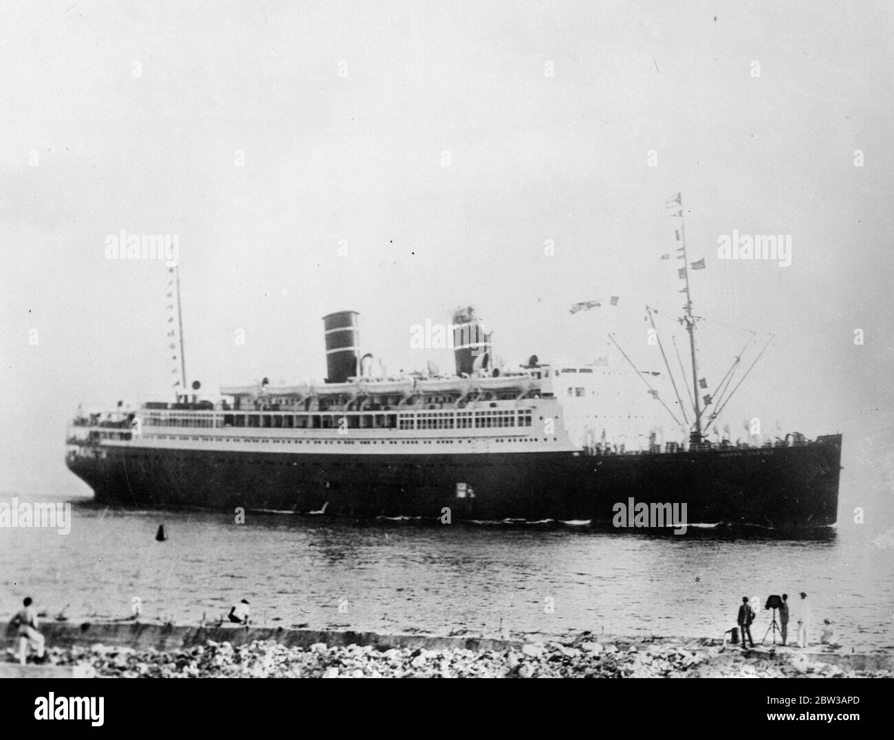 Ss Morro Castle A Luxury Ocean Liner At Sea Close Inshore 1934 Stock Photo Alamy