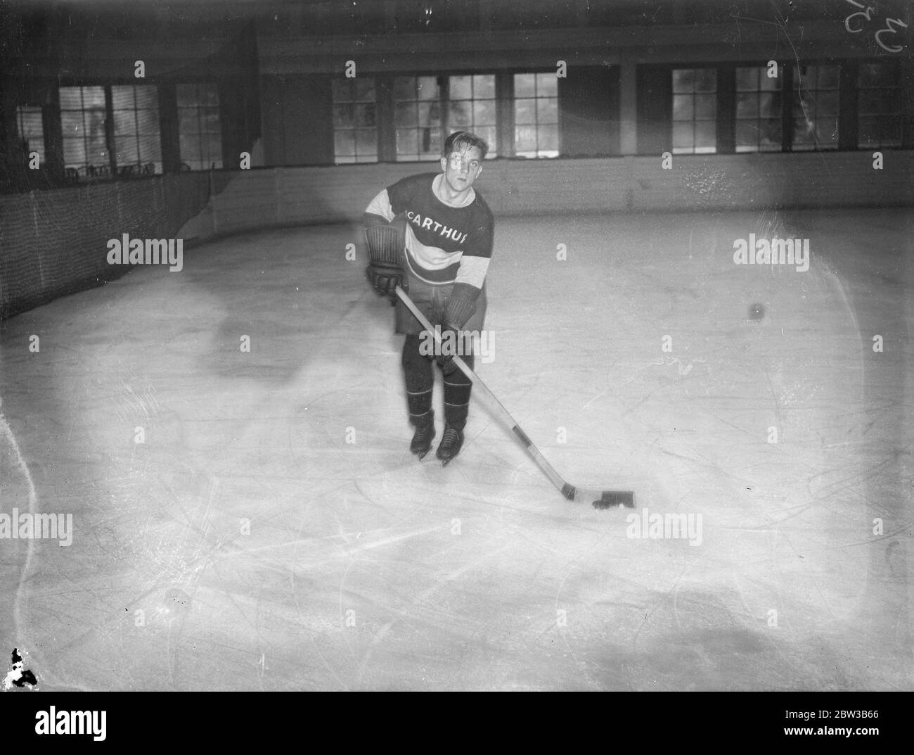 Ice hockey team team practice . 7 October 1934 Stock Photo - Alamy