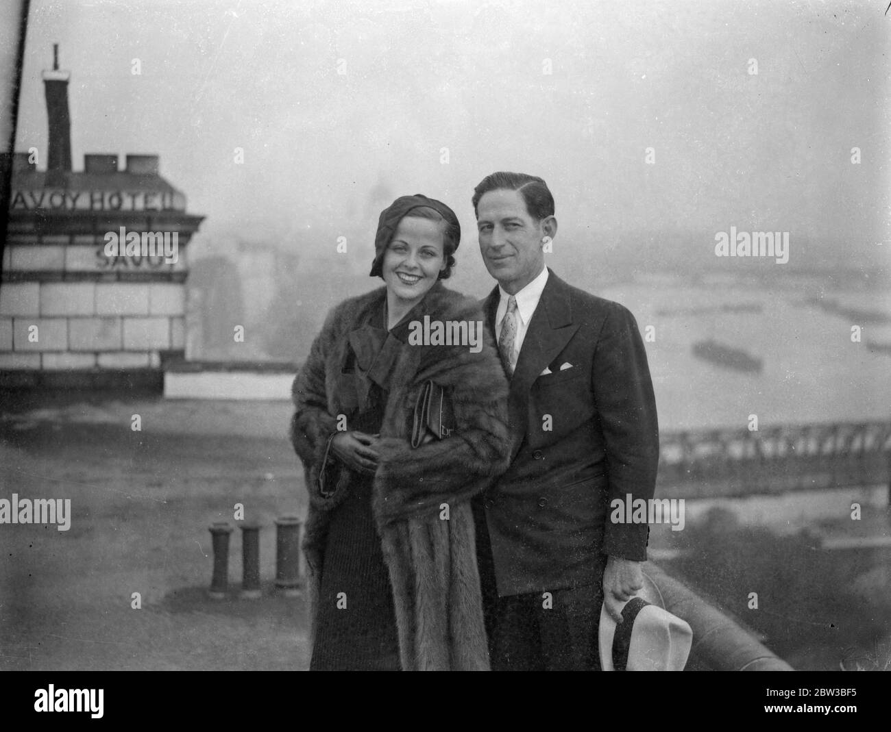 Barbara Kent , the film star , and Harry Edington , the Hollywood business agent , arrive in London . 12 October 1934 Stock Photo
