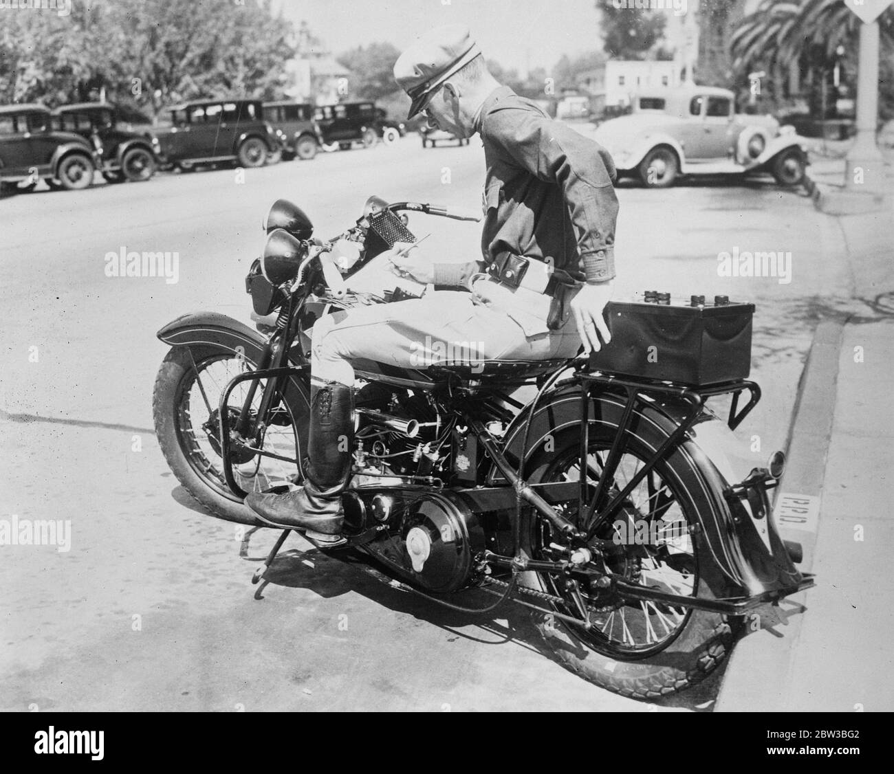 Pillion radio sets for Californian Cycle Police . 17 October 1934 Stock Photo