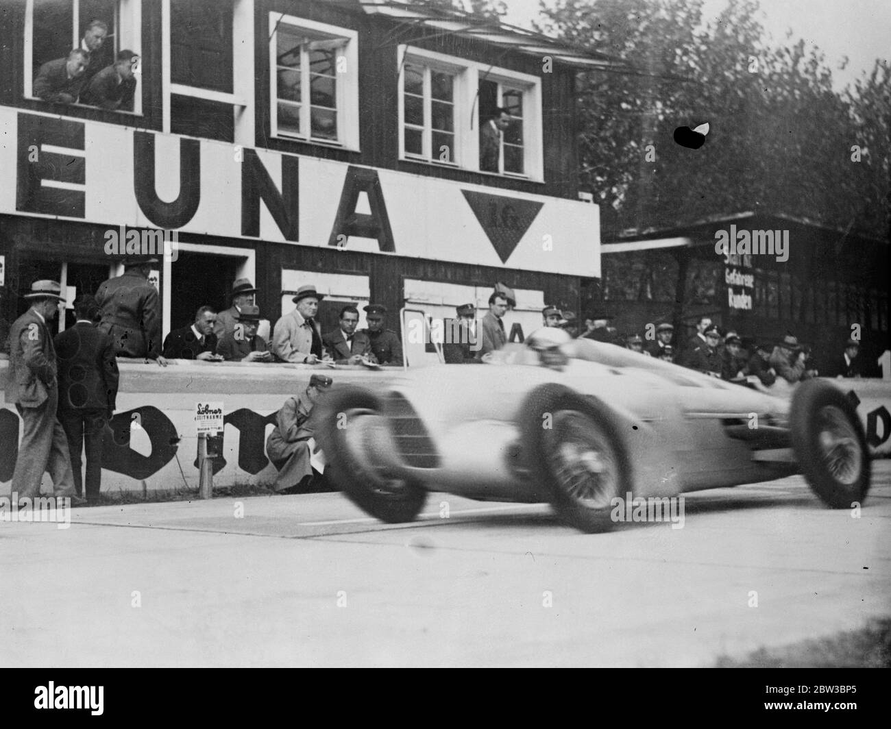 Hans Stuck , a German motor racing driver , racing to establish 5 new world records ( motor racing ) . 22 October 1934 Stock Photo