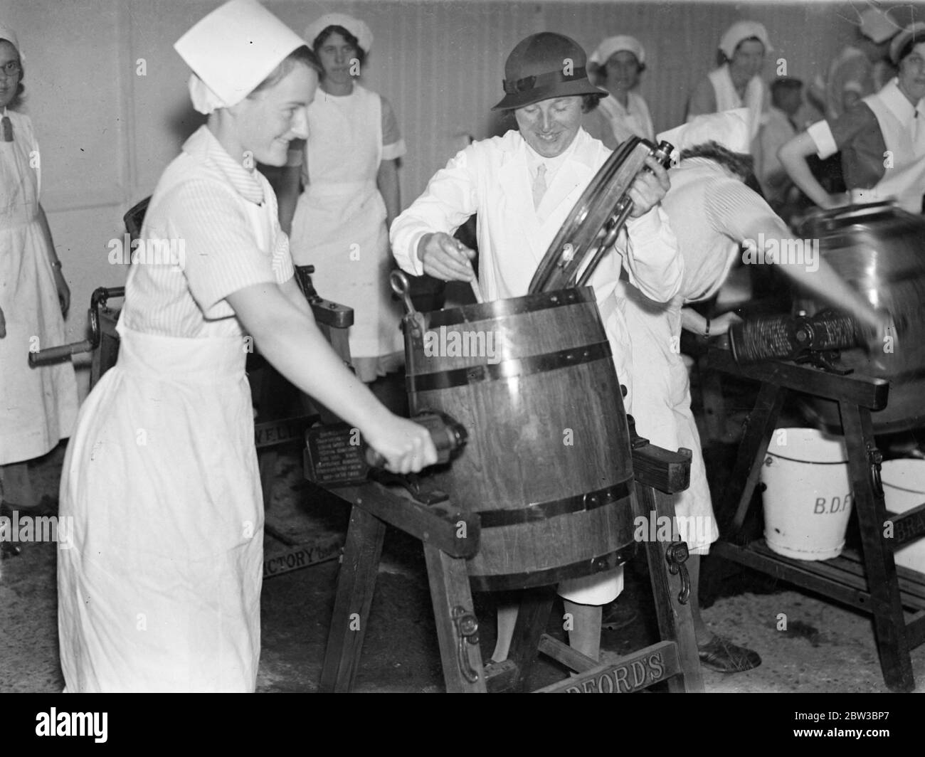 Butter making test for the dairy show . 22 October 1934 Stock Photo - Alamy