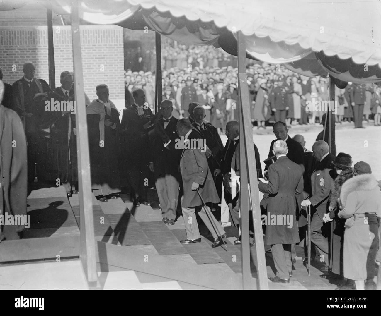 King George V and Queen Mary visit Cambridge to open the new University library . 22 October 1934 Stock Photo