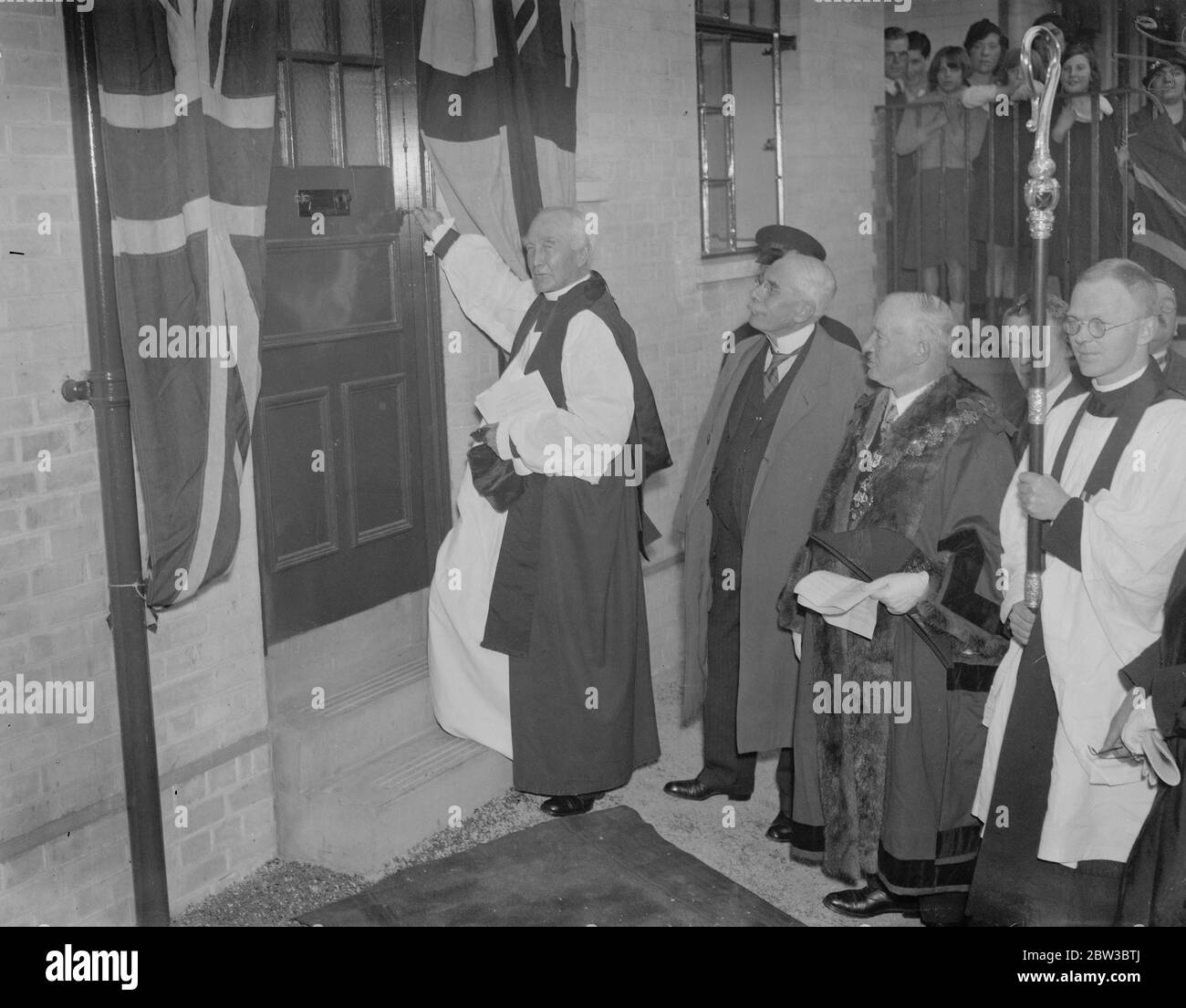 Dr Winnington Ingram , Bishop of London , opens Finsburs ' s new flats . 22 October 1934 Stock Photo