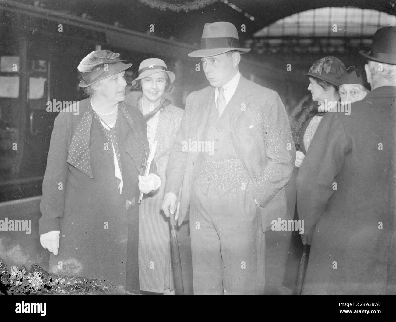 Duke of Norfolk leaves London for India . He was supposed to have been in charge of the Royal wedding . 25 October 1934 Stock Photo