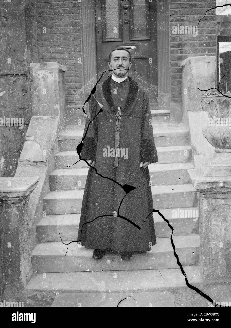 Mar Shimun , Patriarch of the Assyrian Church , destitute in London . 27 October 1934 Stock Photo