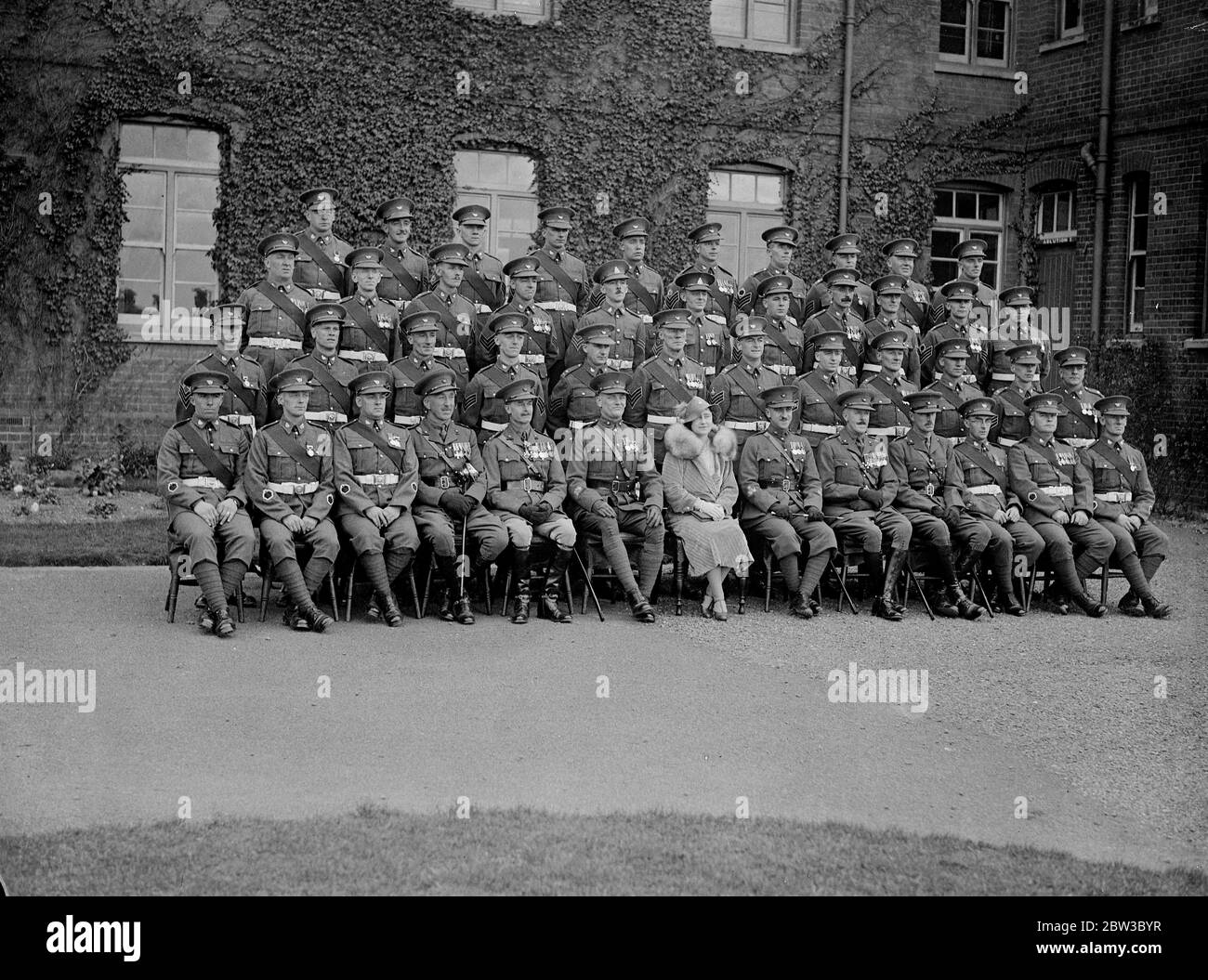 A group photograph of the Duchess of York with her regiment . She is Commander - in - Chief of the King ' s Own Yorkshire Light Infantry , based at Tidworth . 27 October 1934 Stock Photo
