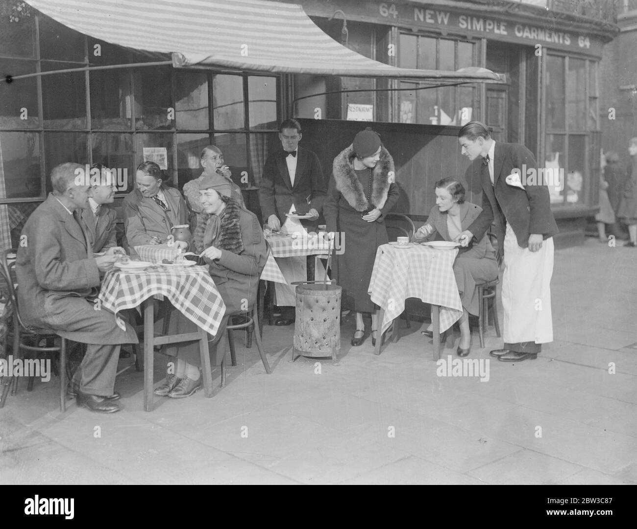 England cafe 1930s hi-res stock photography and images - Alamy