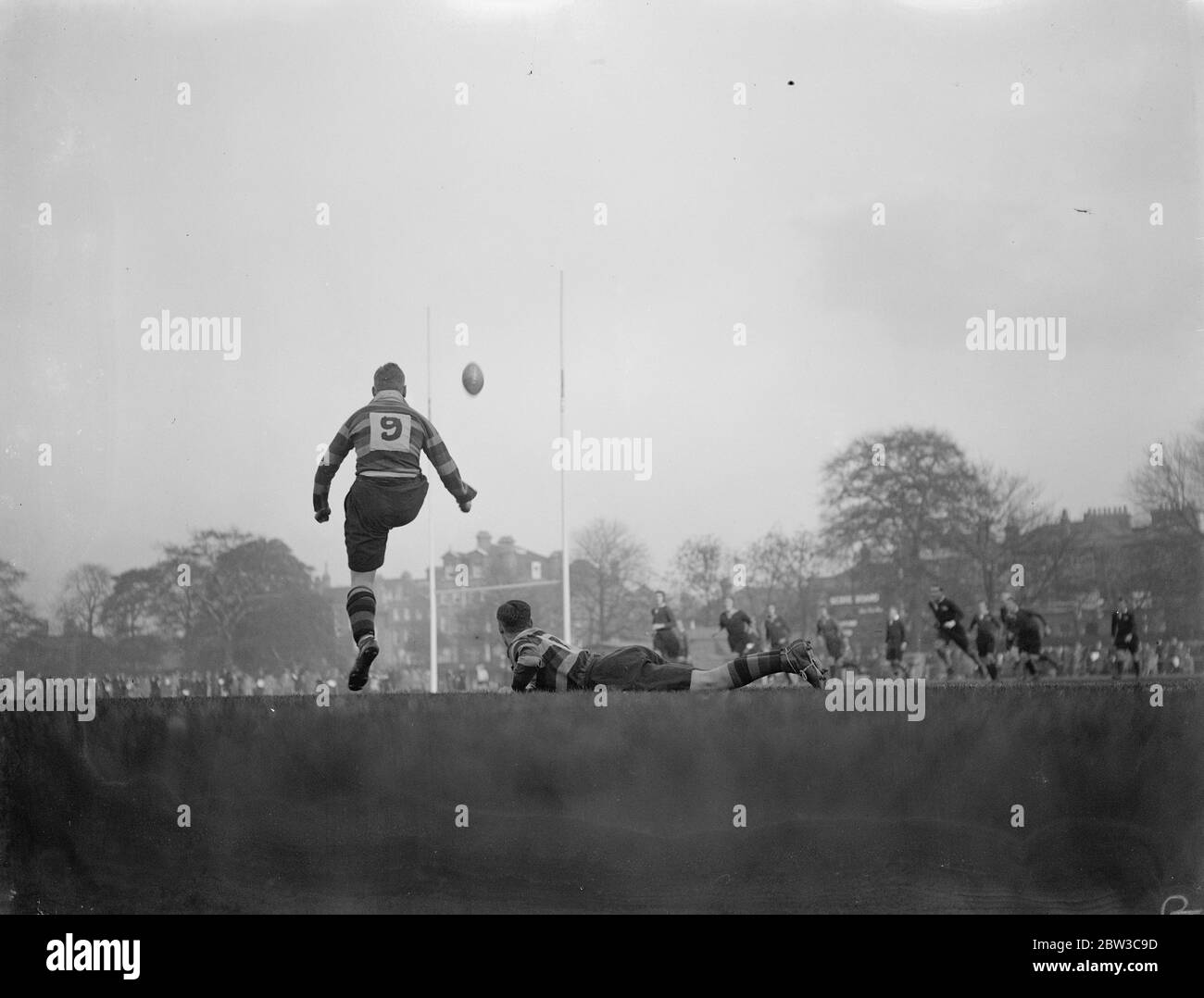 Ashford converts for Richmond at Richmond versus Oxford University rugby match . 3 November 1934 Stock Photo