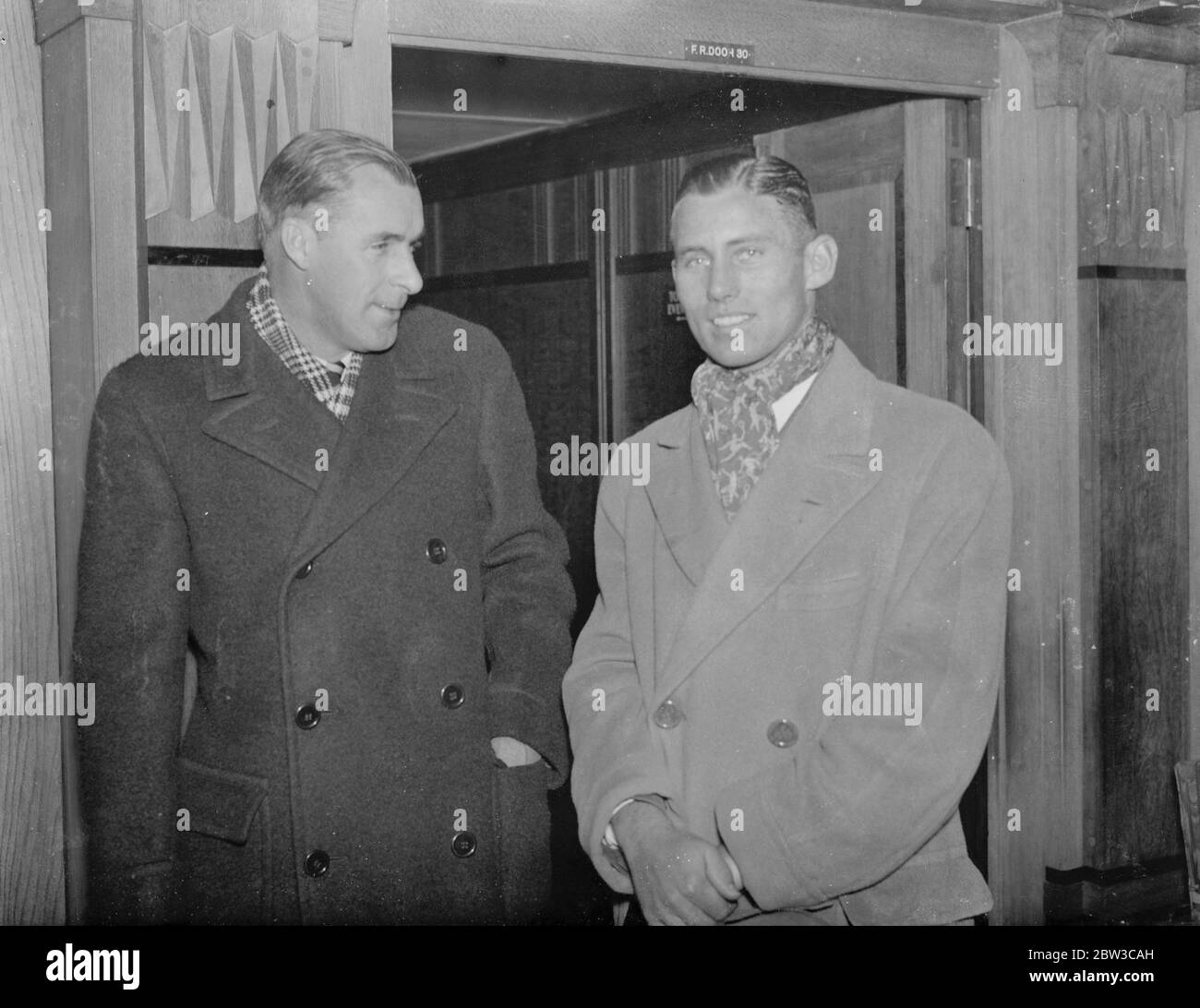 ' Big Bill ' Tildean and Bruce Barnes , two American tennis players , arrive at Southampton . 14 November 1934 Stock Photo