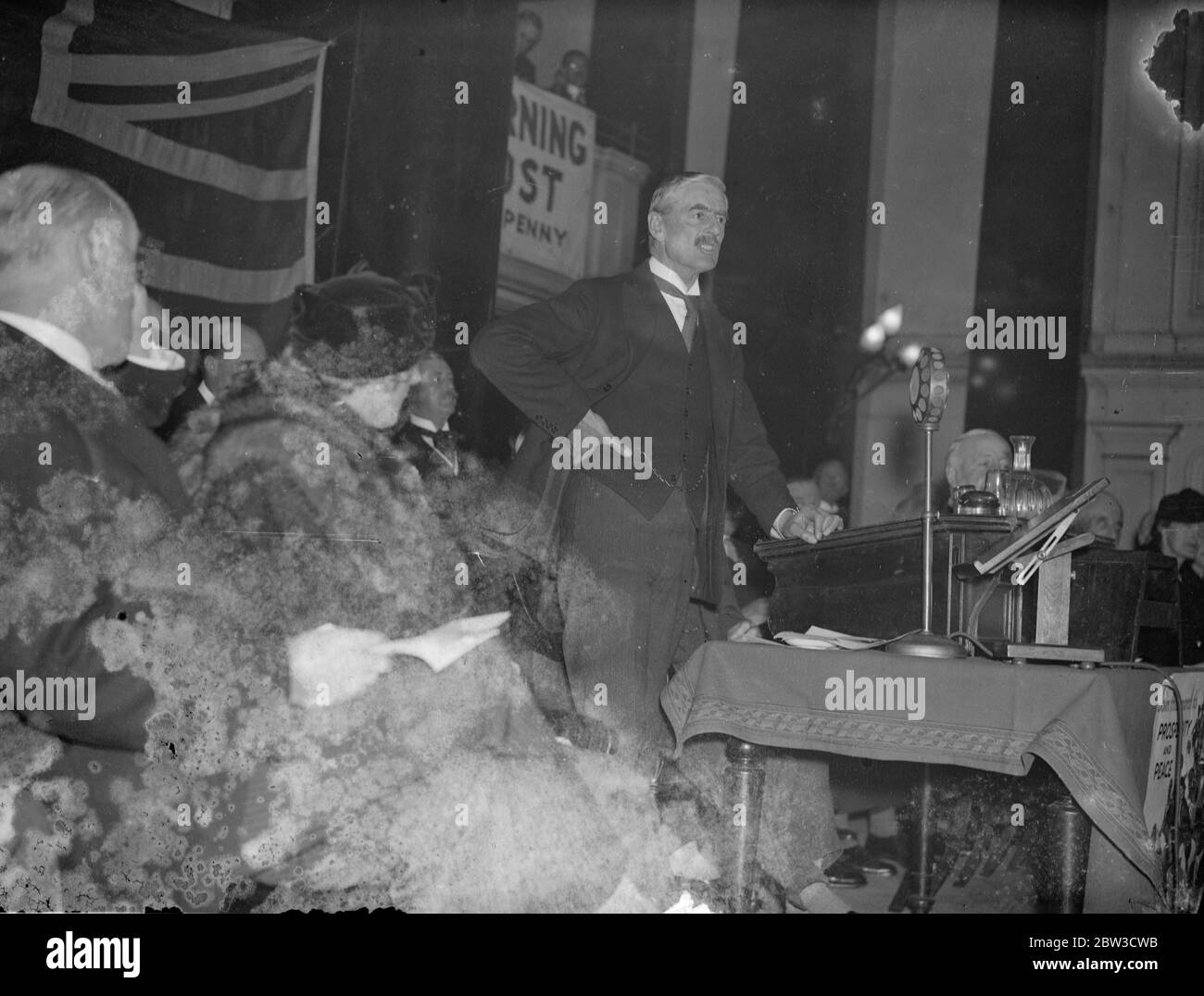 Mr Neville Chamberlain addresses electors at Cannon Street , London . 30 October 1935 Stock Photo