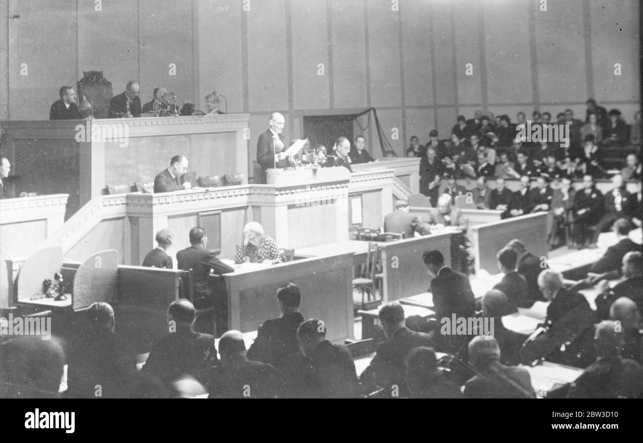League lifts arms embargo on Abyssinia . Baron Aloisi , Italy 's representative , stating his country 's case to the League at Geneva . 11 October 1935 Stock Photo